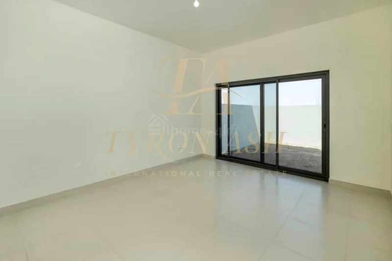 Single Row | Ready to Move | Park and Lake Backing63750835505155113