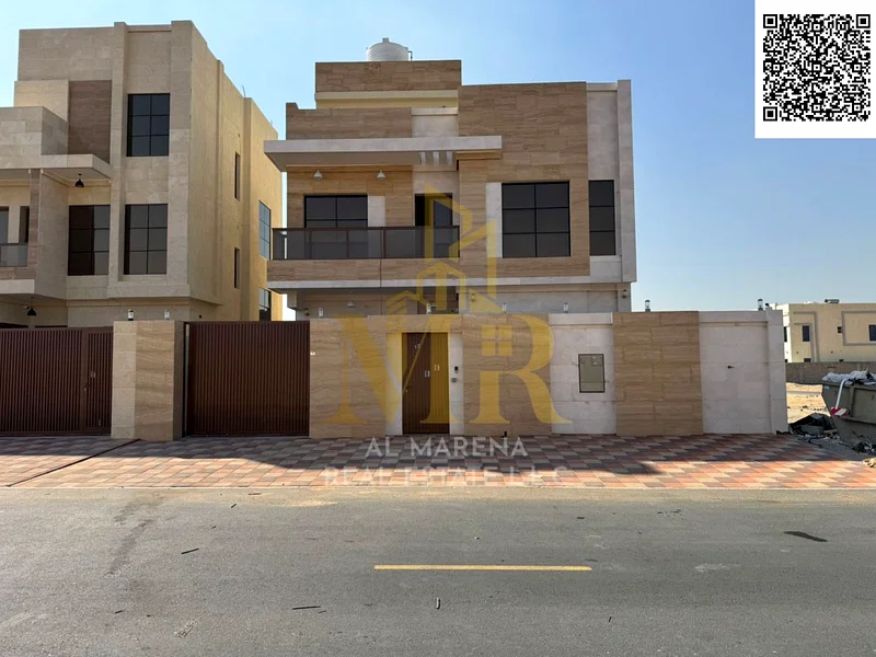 فيلا بسعر يشمل رسوم التسجيل ونقل الملكية على الشارع الرئيسي، جاهزة للسكن في أكثر مناطق عجمان رقيًا. ملكية حرة63883359774978111