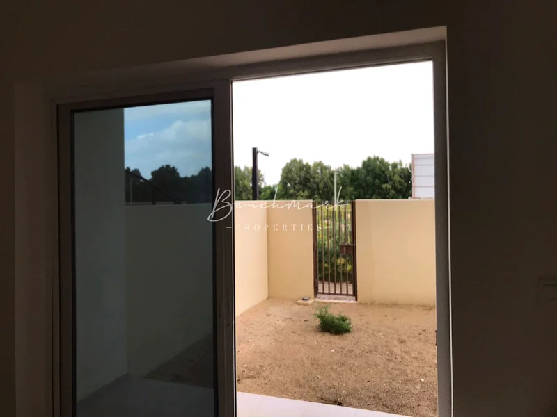 مشرق واسع | حديقة خاصة | ساحة خارجية خاصة63806419451651110