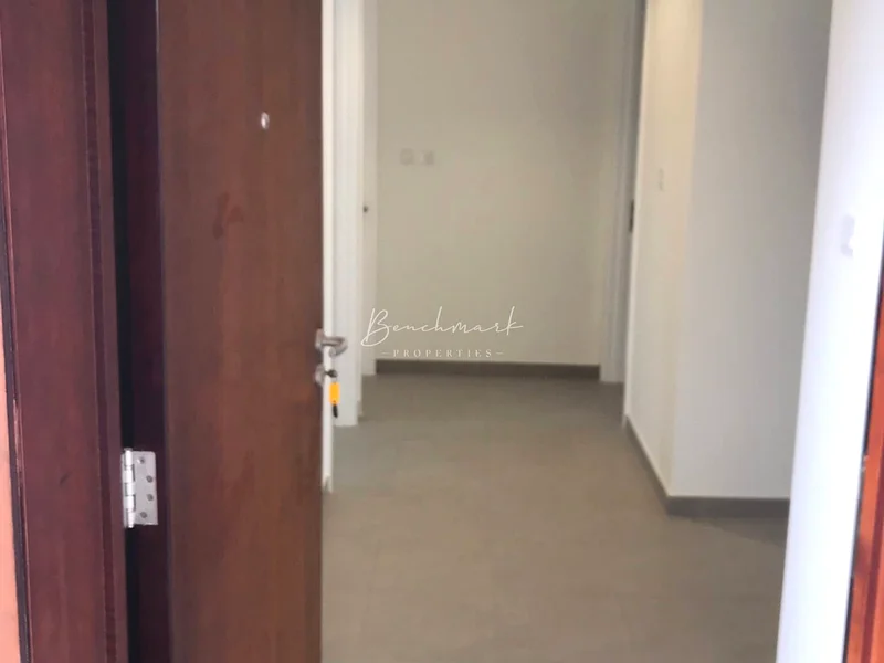 مشرق واسع | حديقة خاصة | ساحة خارجية خاصة63806419451651112