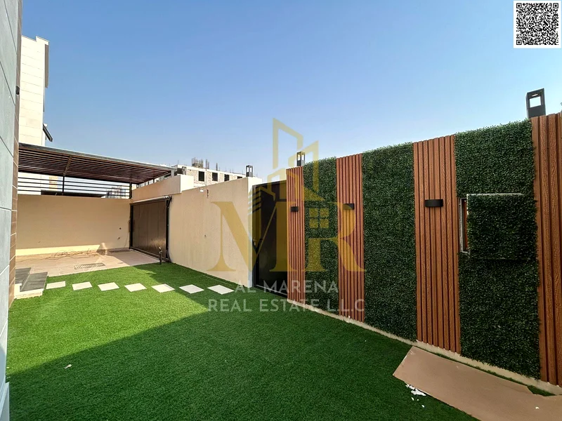 A villa directly from the owner, with personal finishing, on a main street, close to all services, freehold for all nationalities and without a down p63882823437826114