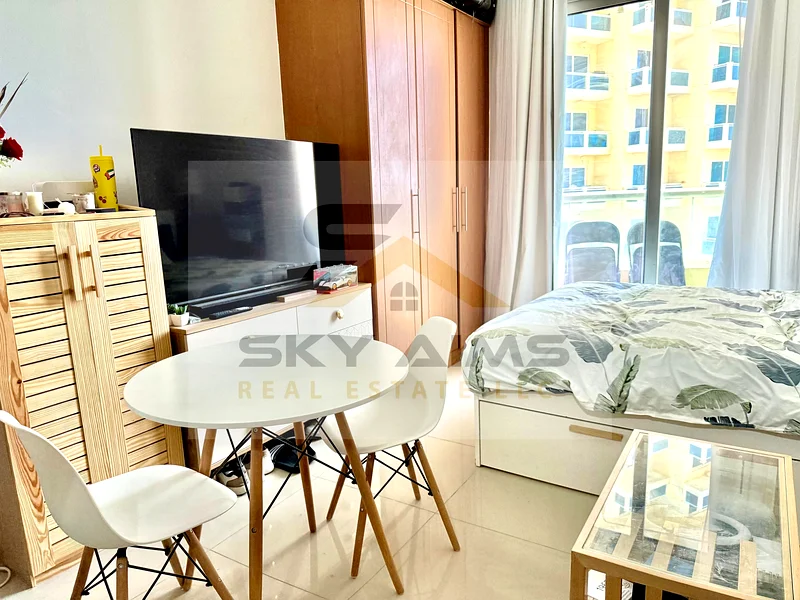 Lake Views | Bright Studio | Tranquil Surroundings64031805271298112