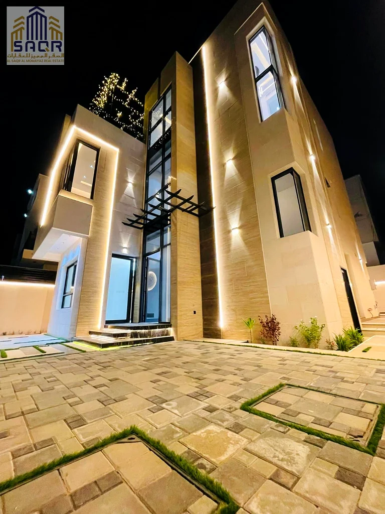 Two-story villa with a roof, a lift, and a swimming pool / Freehold / Air conditioning included / No service fees63913782000769112