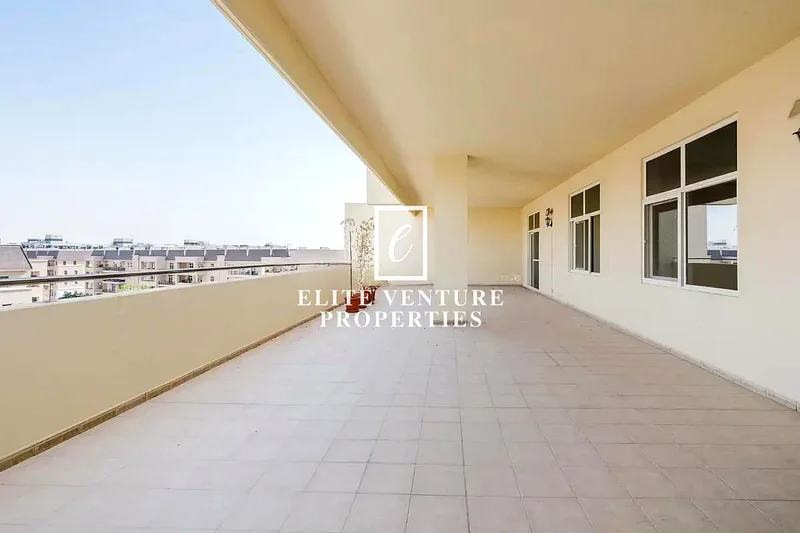 شقة واسعة من 3 غرف نوم | موقع متميز63982173547393110