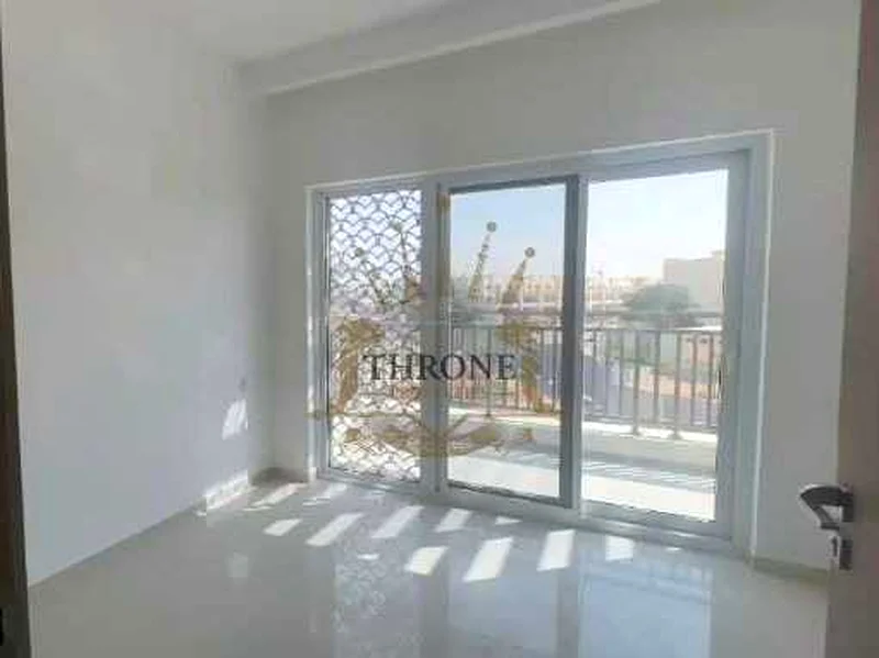 شقة جديدة من 3 غرف نوم - تخطيط واسع - إمكانية الوصول إلى السطح - صف واحد63740962575233111
