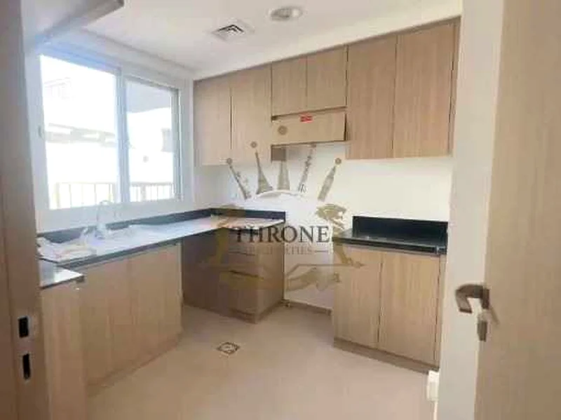 شقة جديدة من 3 غرف نوم - تخطيط واسع - إمكانية الوصول إلى السطح - صف واحد63740962575233114