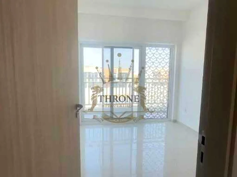 شقة جديدة من 3 غرف نوم - تخطيط واسع - إمكانية الوصول إلى السطح - صف واحد63740962575233113