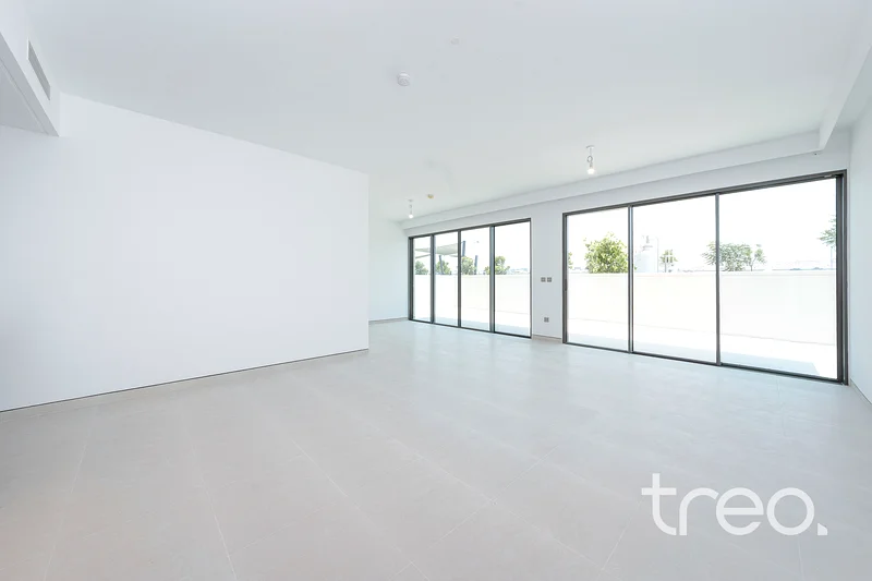 Park Facing | Single Row | Closed Kitchen63931115238145111