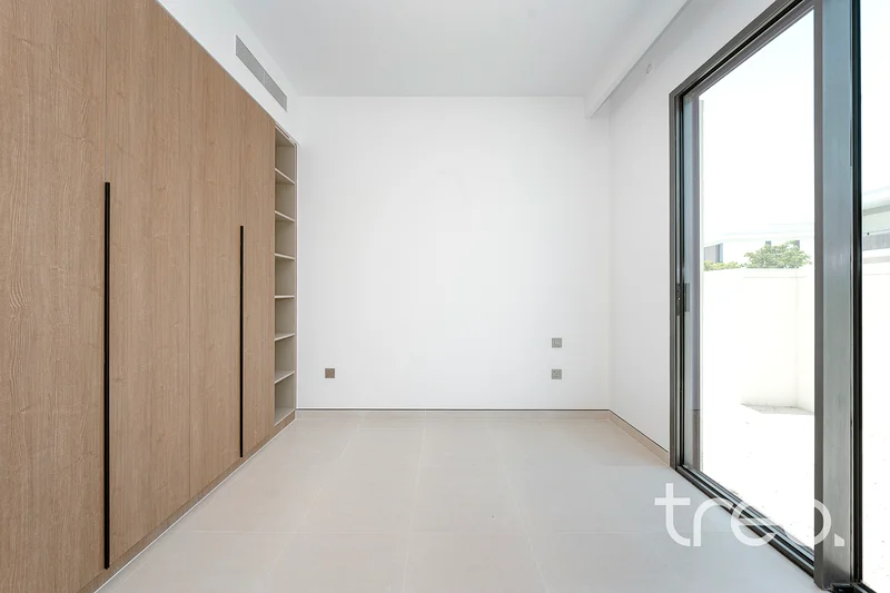 Park Facing | Single Row | Closed Kitchen63931115238145114