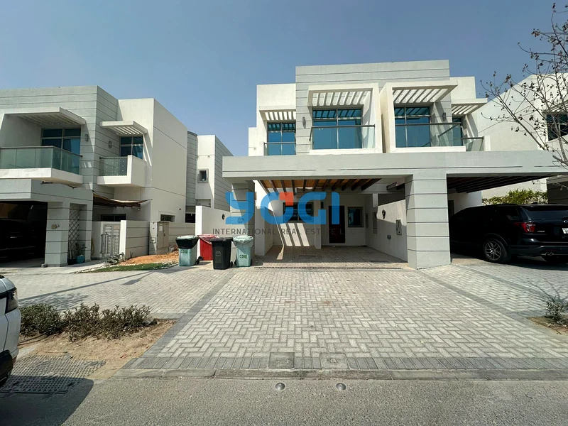 منزل عائلي | 4 غرف نوم + خادمة | حديقة خاصة63763589108353111