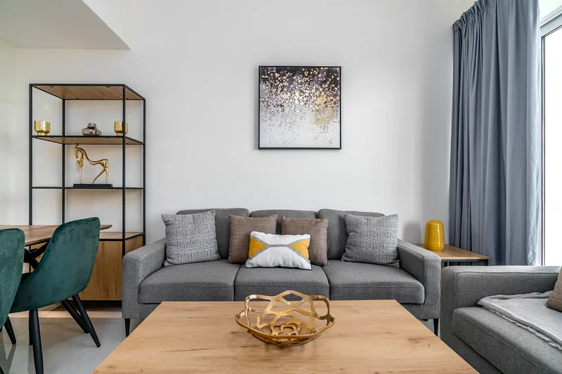 PAY MONTHLY, FREE UTILITIES!!! CORNER HIGH FLOOR MODERN STYLE 1 BEDROOOM IN BUSINESS BAY !!!63791213285505111