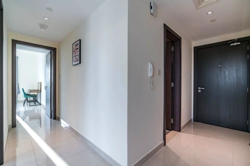 PAY MONTHLY, FREE UTILITIES!!! CORNER HIGH FLOOR MODERN STYLE 1 BEDROOOM IN BUSINESS BAY !!!63791213285505114