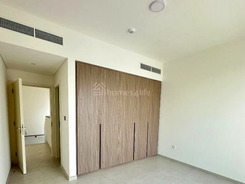 تصميم واسع | 3 غرف نوم + غرفة خادمة | صف واحد63807792624001114