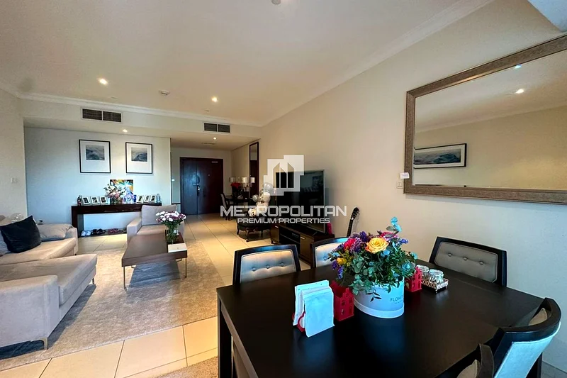 Hight Floor | Partial Sea View | Upgraded Unit64037544706562113
