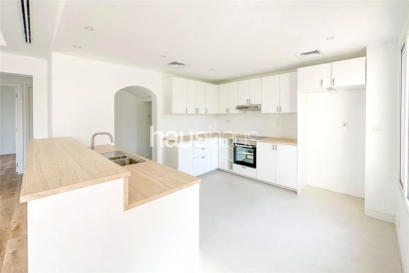 Lake View | Fully Upgraded | Type 3E63728818646403114