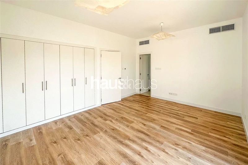 Lake View | Fully Upgraded | Type 3E63728818646403112