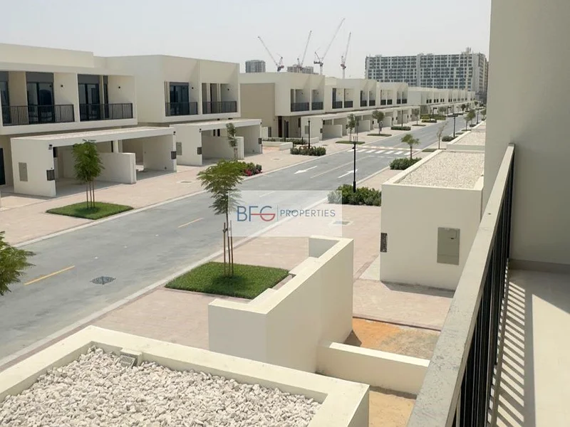 Vacant | Single Row | Corner Unit63737448332289111