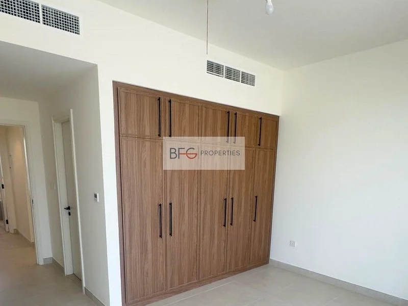 Vacant | Single Row | Corner Unit63737448332289114