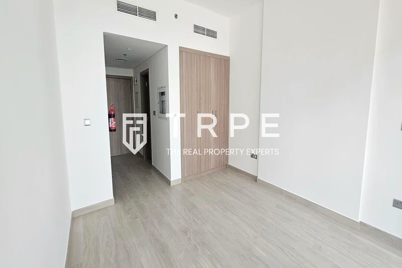 Pool View | Prime Location | Ready to move in63976127764610113