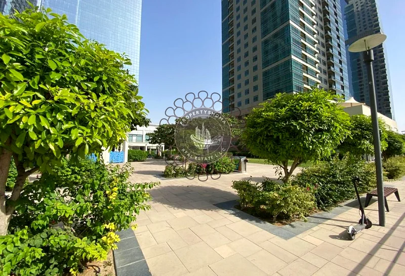 شقة مكونة من غرفتي نوم للبيع في برج V3، جيه إل تي63987638601986112