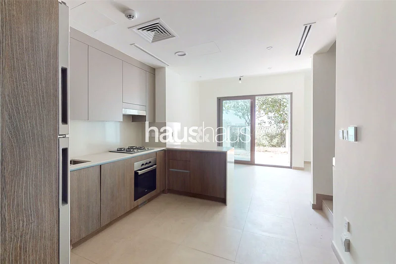 Prime Location | Single Row | Perfect Condition63930410026754110