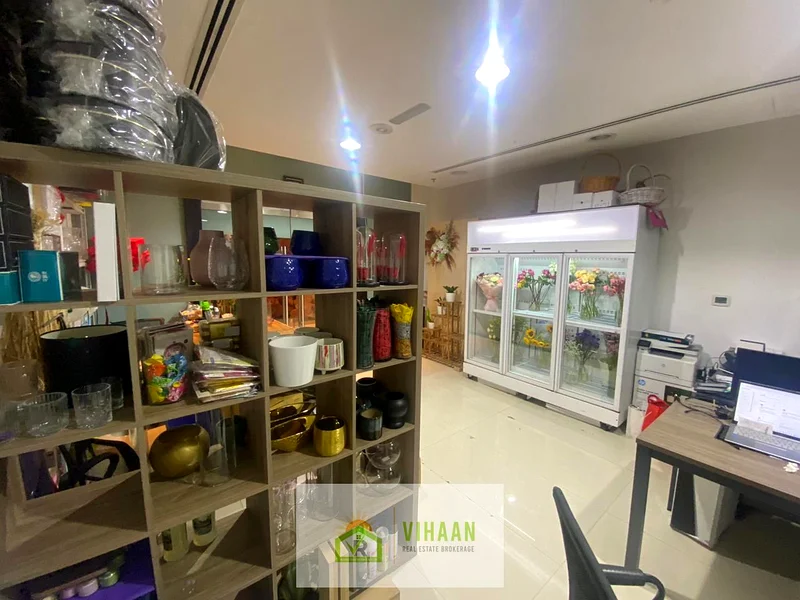 محل تجزئة | موقع متميز | موقف سيارة واحد63825003227011113
