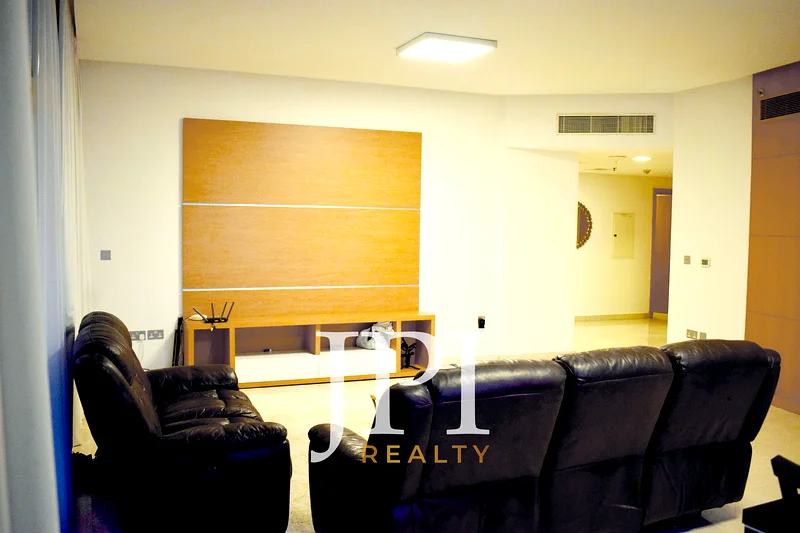 Great view | Spacious | Vacant63749062311938111