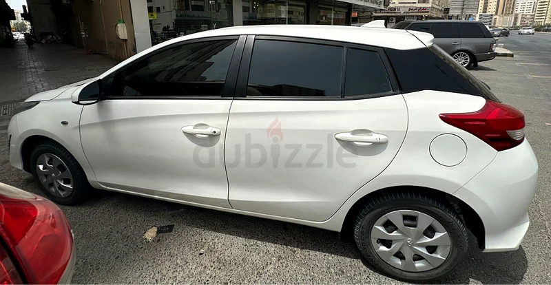 TOYOTA - YARIS - HATCHBACK - WHITE - 1.5LIT SE - DEC 2019 - GCC SPECS - Price AED 29,900/-63699051556737112