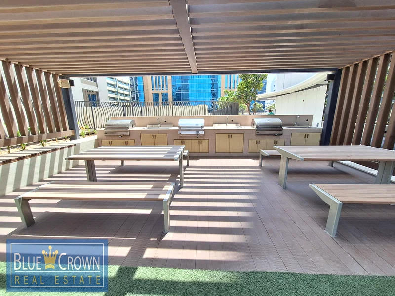 SPACIOUS 2 BR / HUGE BALCONY / SUNNY WINDOW63767557419779113