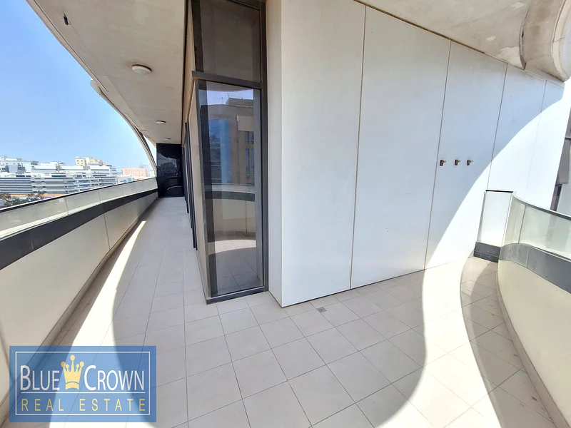 SPACIOUS 2 BR / HUGE BALCONY / SUNNY WINDOW63767557419779114