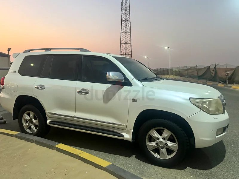 Toyota Land Cruiser 5.763699052593410111