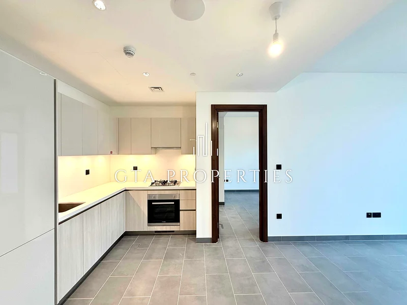 VACANT NOW | POOL AND AMENITY VIEW | BRAND NEW63759364595713111