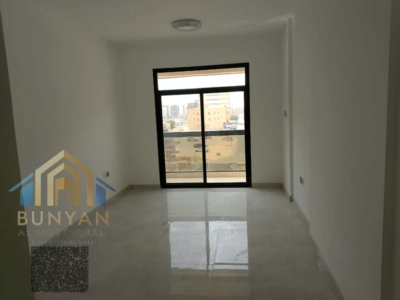 🏢 شقة للإيجار السنوي – الجرف، عجمان (الرمز 305) شقة واسعة متاحة للإيجار السنوي في الجرف، عجمان، مثالية للعائلات التي تبحث عن63713594686593110