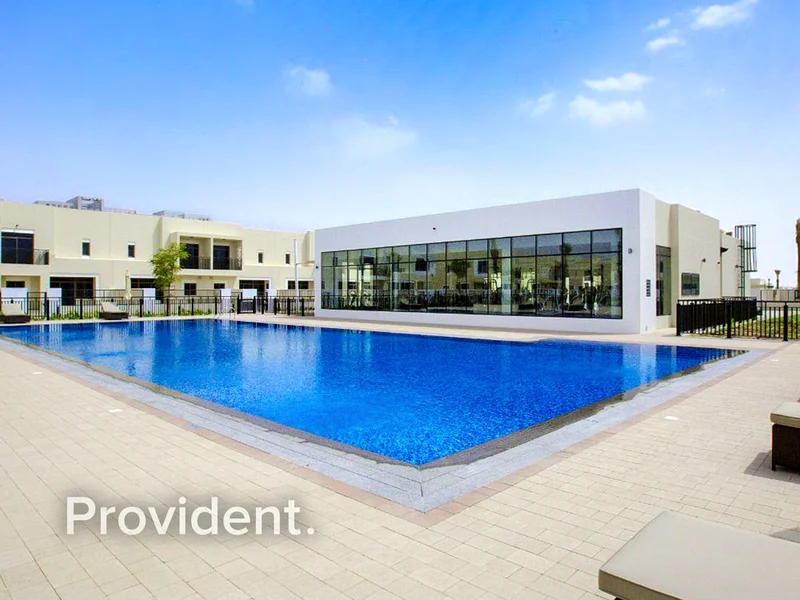 Vacant | Single Row | Biggest Plot63950996731649113