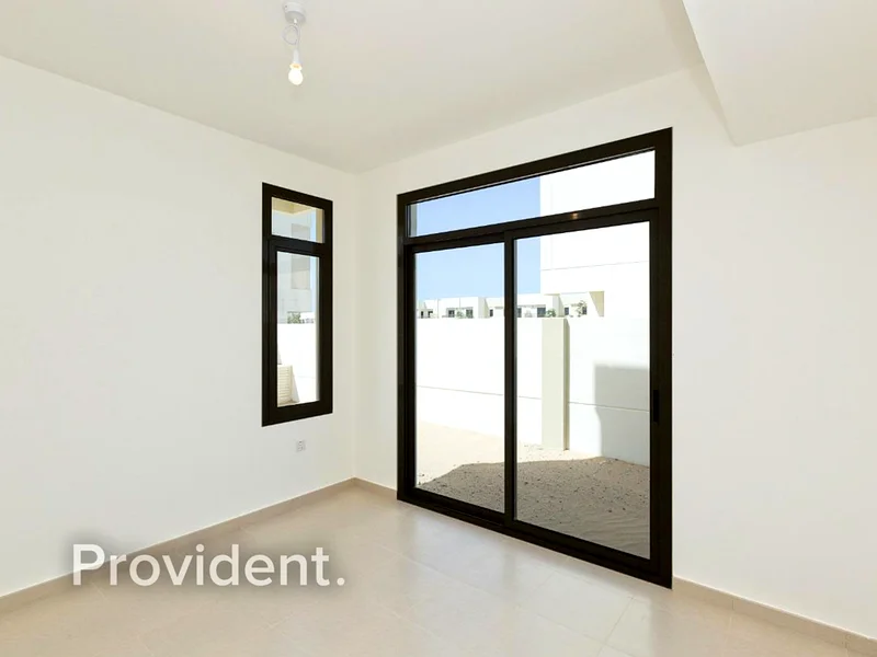 Vacant | Single Row | Biggest Plot63950996731649114