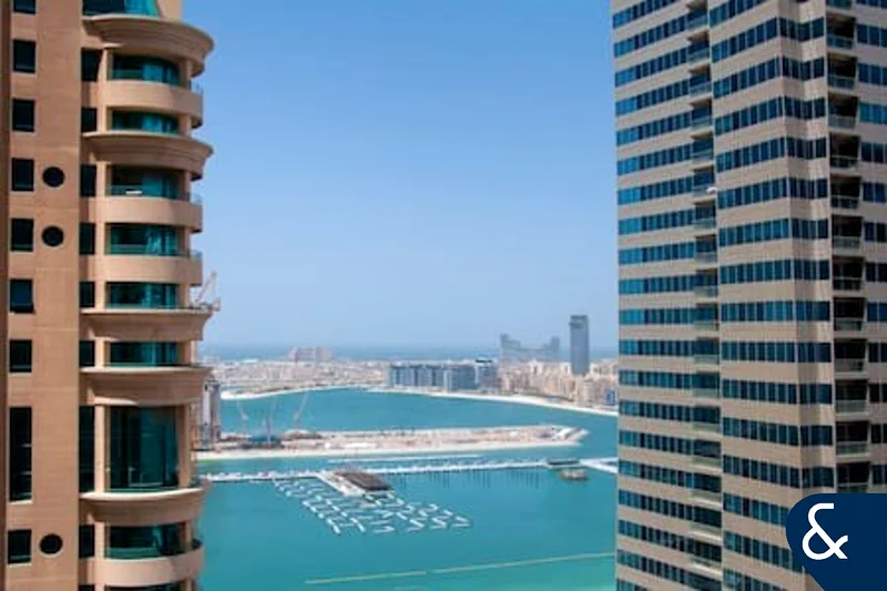 موقع متميز | مفروش | طابق عالي64040580688385110