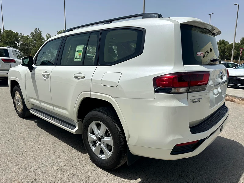 Abu Dhabi Bin Burghesh Cars Exhibition63699052783106114