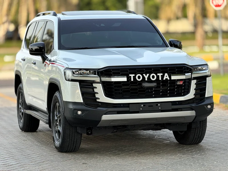 تويوتا لاند كروزر G.R SPORT موديل 2023 خليجى فل اوبشن صبغ وكاله بحاله الوكاله مفتاحين الوكاله63700380299521112