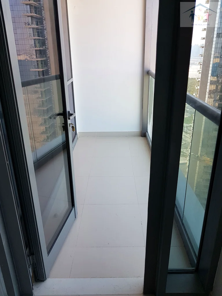 Vacant / Balcony / Next to the park63813112964099114