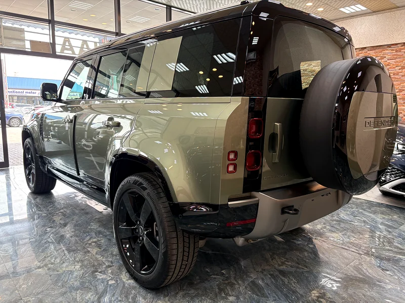 Land Rover defender 110 X DYNAMIC HSE 7 SEATS63700287427330114