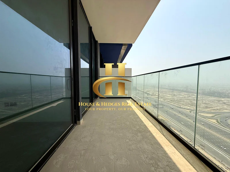 منظر على المارينا | طابق عالٍ | شاغر63779603067011114