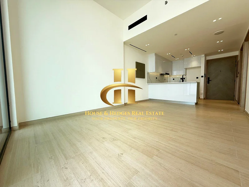 منظر على المارينا | طابق عالٍ | شاغر63779603067011110