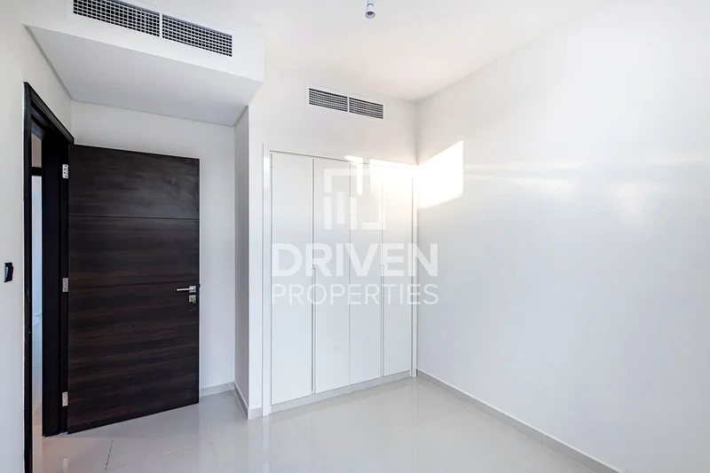 Huge Plot | Well Managed Villa | Serene Location64003011288963114