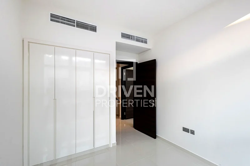 Huge Plot | Well Managed Villa | Serene Location64003011288963111