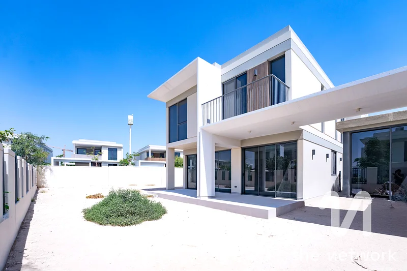 CORNER UNIT | LARGE PLOT | AVAILABLE NOW63734258168834112