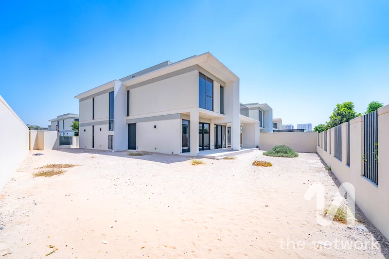 CORNER UNIT | LARGE PLOT | AVAILABLE NOW63734258168834111