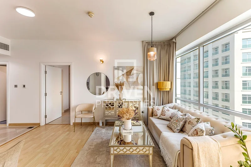 Outstanding Unit with High End Finishes | Vacant63773536760962112