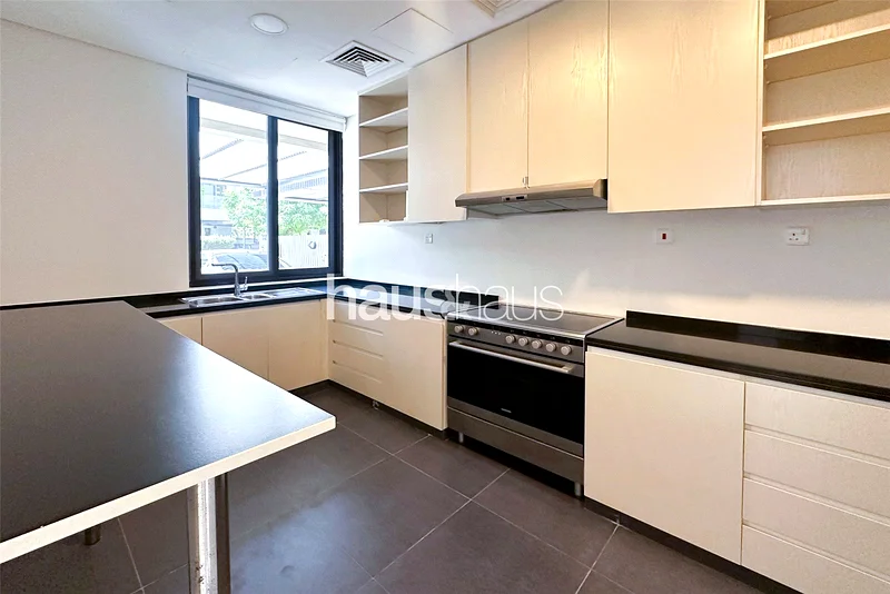 Single Row | Well Maintained | Bright And Spacious63737917605763114