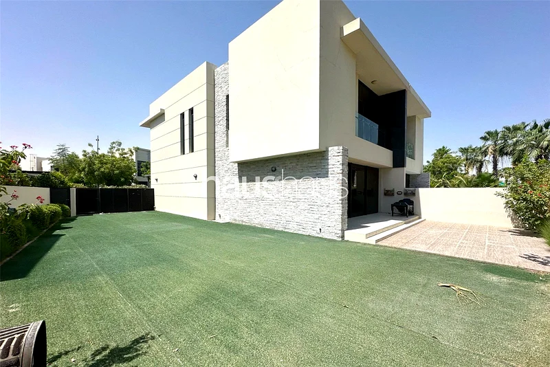 Single Row | Well Maintained | Bright And Spacious63737917605763110
