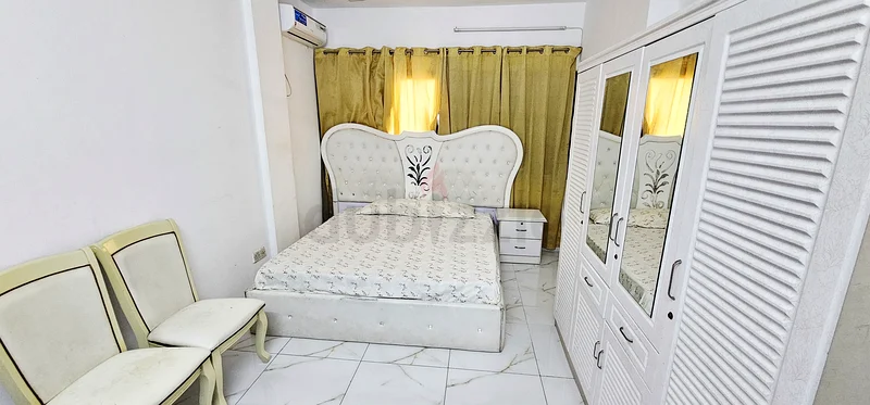 غرفة مفروشة للرجل العازب التنفيذي في كورنيش البحيرة، مجمع 1، طريق الملك فيصل، الشارقة63796259976962110
